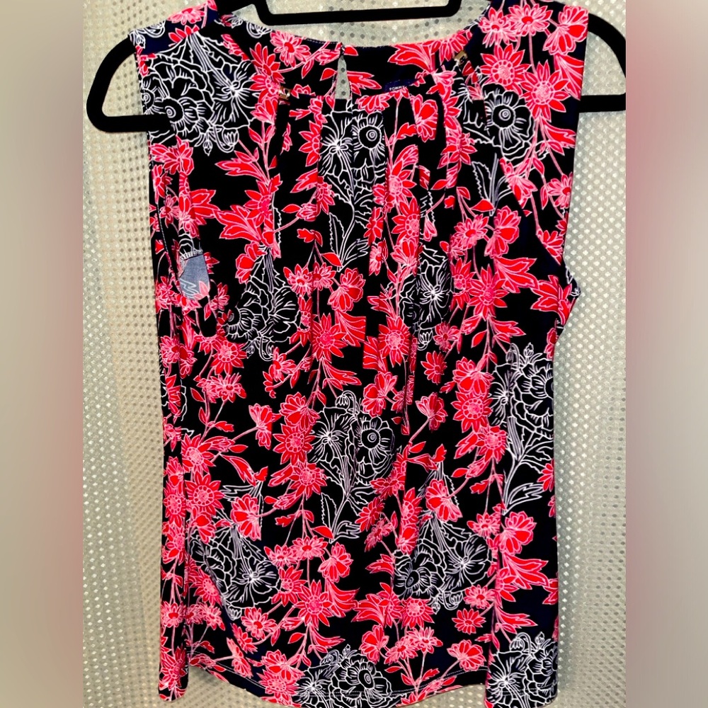 Bundle of 5 Sleeveless Tops SZ M